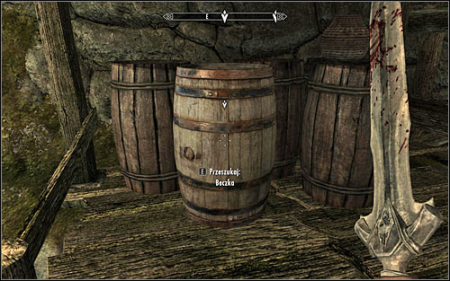 In accordance with the received hint, it would be good to examine the barrel marked by the game (screen above), hiding a minor health potion, minor stamina potion and minor magic potion - Getting through the Keep with Ralof - Unbound - The Elder Scrolls V: Skyrim - Game Guide and Walkthrough