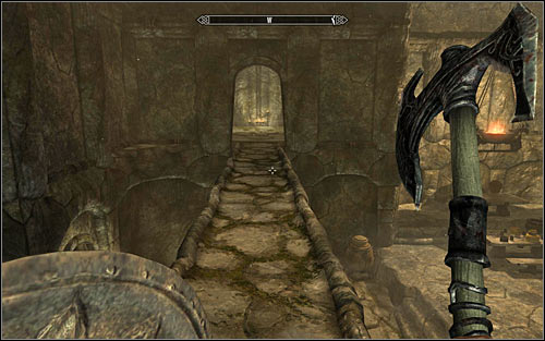 There are a few Draugrs in this room and you can attack them from above or jump down and fight them directly - Heading to the temple of Ustengrav - The Horn of Jurgen Windcaller - The Elder Scrolls V: Skyrim - Game Guide and Walkthrough