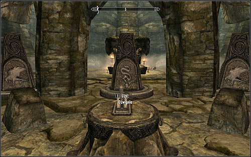 Now you will have to solve the first puzzle in this location, consisting of three interactive pillars located in the middle part of the room - Reaching the portal - The World-Eater's Eyrie - The Elder Scrolls V: Skyrim - Game Guide and Walkthrough