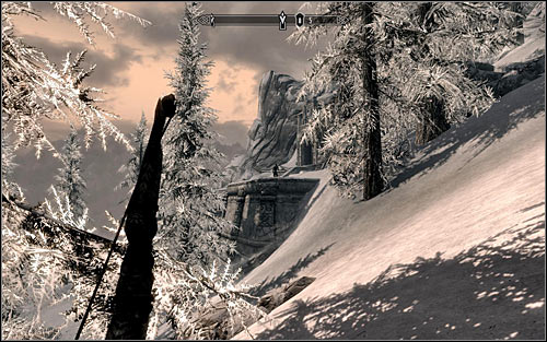 Unfortunately you have to reckon with the fact that there are few bandits outside to be defeated - Mourning Never Comes - p. 1 - The Dark Brotherhood quests - The Elder Scrolls V: Skyrim - Game Guide and Walkthrough