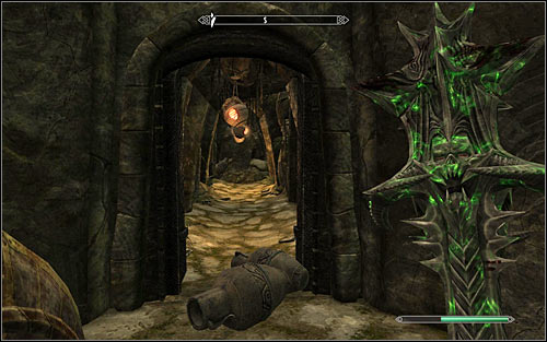 After reaching a bigger room you will have a chance to look around a bit, fighting some more Draugrs and Spiders, or use the southern passage at once (screen above) - Evil In Waiting - Side quests - The Elder Scrolls V: Skyrim - Game Guide and Walkthrough