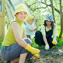  Women working in the garden