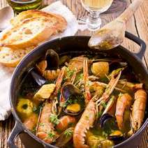  Pan with prawns and seafood
