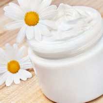  White flowers and cream