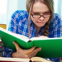  A girl reading