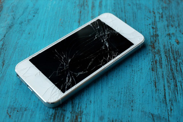 cracked-iphone-screen